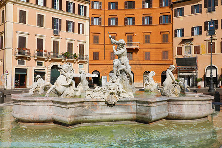 意大利罗马 - 2019年9月16日：意大利罗马著名的纳沃纳广场上的海王星喷泉。
