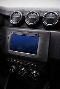 汽车仪表摄影照片_现代汽车仪表板上的屏幕多媒体系统