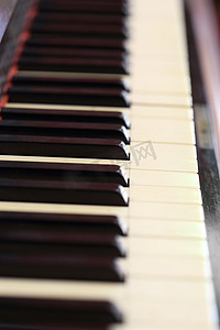 格木纹摄影照片_钢琴键和木纹