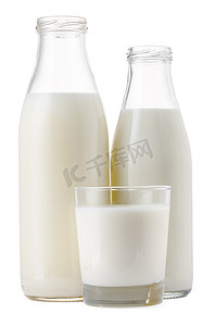 饮料瓶摄影照片_玻璃杯和瓶鲜奶分离