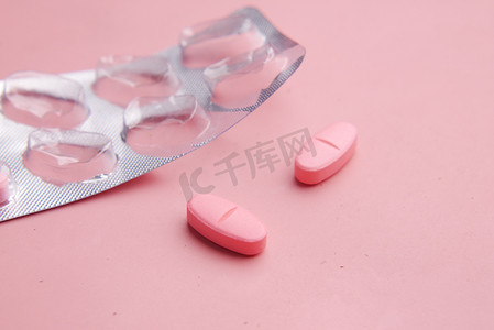 空泡罩包装和粉色药丸