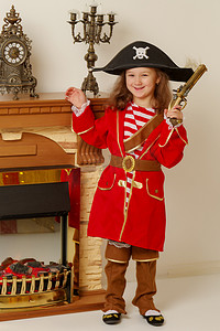 海盗服装的小女孩
