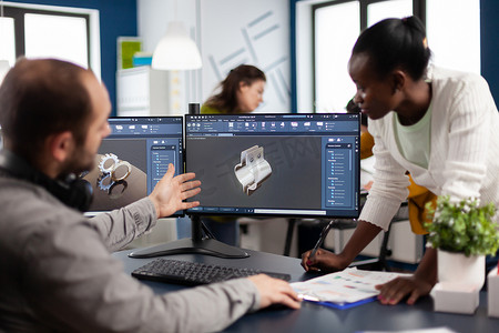 图库cad摄影照片_致力于现代 CAD 程序的多元化工程师建筑师团队