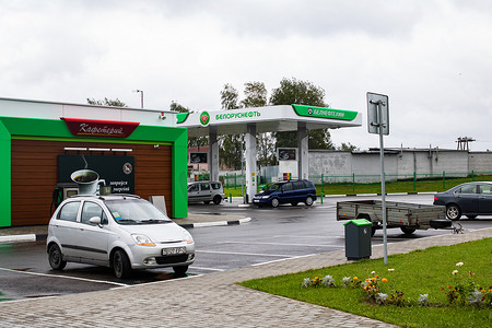 白俄罗斯，维特布斯克 — 2020年9月10日：白俄罗斯石油公司汽车加油站