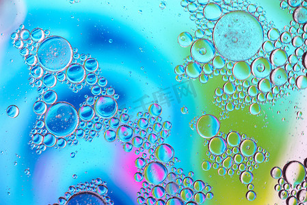 凝胶气泡摄影照片_用油、水和带有移动气泡的肥皂制成的离焦多彩多姿的抽象背景图片