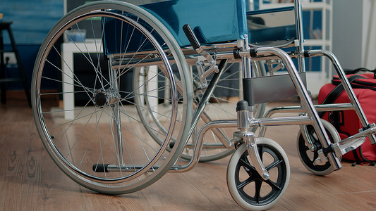 养老院设施摄影照片_疗养院物理支撑轮椅的特写