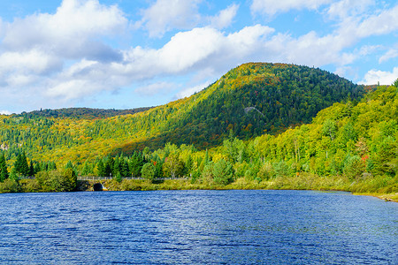 秋天的梦摄影照片_小梦露湖，在蒙特朗布朗国家公园