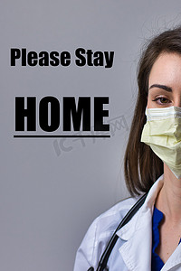 我为你工作，你为我们留在家里 励志海报 — 戴着灰色背景面具的女性医疗专业人员