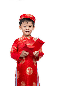 鼠年春节晚会海报摄影照片_越南小男孩为春节拿着红包。