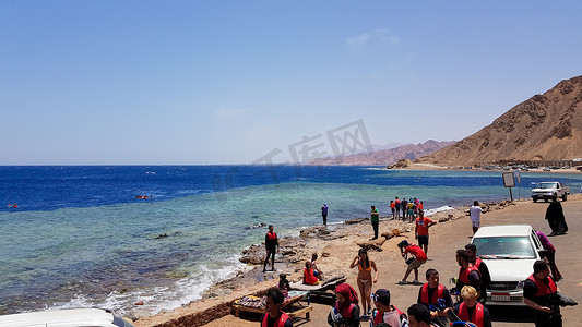 埃及，达哈卜 - 2019年10月17日：蓝洞是东西奈半岛一个受欢迎的潜水点。