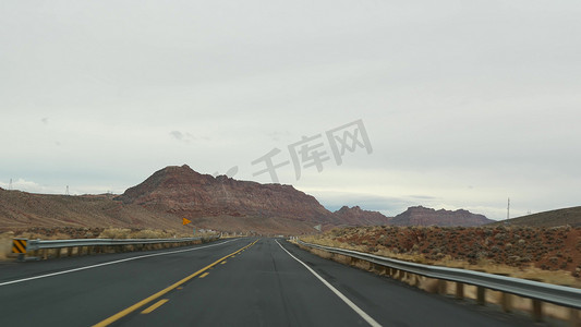 从犹他州驾车前往美国亚利桑那州大峡谷的公路旅行。 
