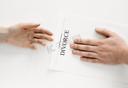 夫妻离婚协议书。