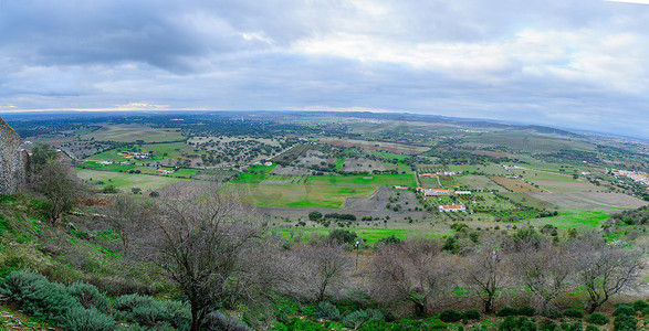 俯瞰乡村摄影照片_从 Monsaraz 俯瞰乡村