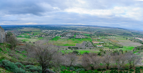 从 Monsaraz 俯瞰乡村