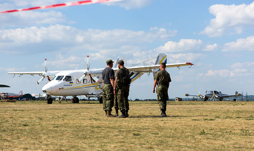 军事机场摄影照片_哈尔科夫航展机场上的飞机