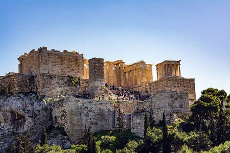 从 Areopagus 山，雅典，希腊的雅典卫城视图