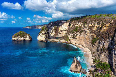 印度尼西亚巴厘岛 Nusa penida 岛的钻石海滩。