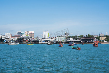 2015 年 6 月 5 日，芭堤雅市和海与蓝天在泰国春武里