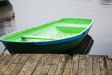 立陶宛特拉凯耶夫勒湖海滩附近的旧木船