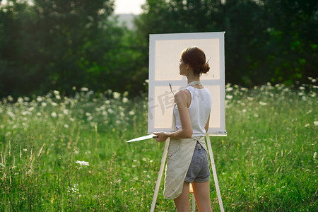 女艺术家自然绘画艺术创意野餐