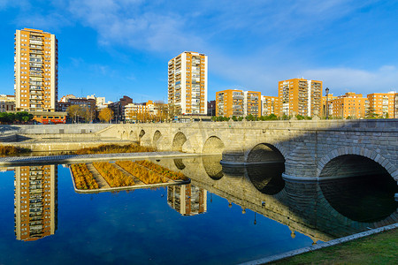 塞戈维亚桥，在马德里