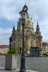 自由摄影照片_德国德累斯顿 — 2015年7月13日：欧洲自由州萨克森古城、历史文化中心的圣母教堂。