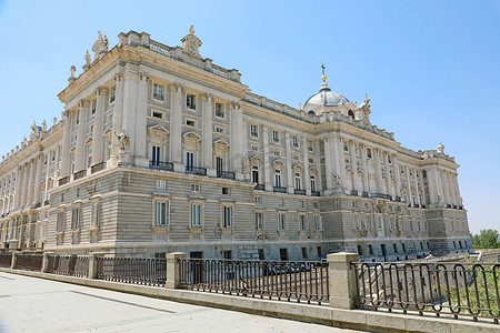 马德里皇宫摄影照片_西班牙马德里皇宫