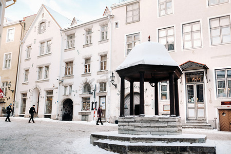 2019年1月27日。爱沙尼亚塔林。塔林老城的冬景。波罗的海沿岸冰雪覆盖的城市。