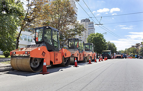 现代城市道路维修准备的三个重型道路振动滚筒密封件