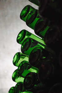 透明图标设计摄影照片_绿色瓶葡萄酒或香槟。