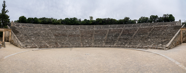 希腊埃皮达鲁斯 Asklepios 圣所的大型圆形剧场