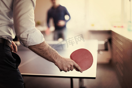 乒乓球运动摄影照片_初创企业团队打乒乓球