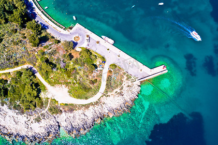 帕纳海摄影照片_斯雷布雷诺鸟瞰海角和绿松石海