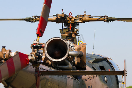 排气摄影照片_Alouette III 直升机发动机排气和转子摘要