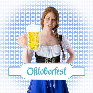 慕尼黑啤酒节女孩拿着啤酒对着镜头微笑的复合图像