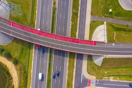 多辆汽车桥路汽车交通的空中俯视图、交通概念