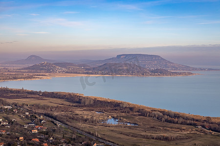 匈牙利巴拉顿湖美丽的夕阳光