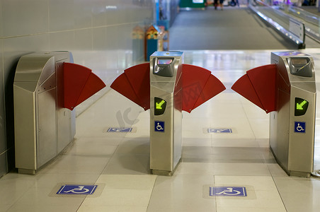国际机场地铁火车站残疾人车道出口