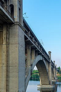 错层摄影照片_跨河公铁错层桥