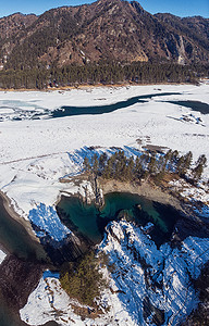 卡通太阳阳光摄影照片_冬季蓝色湖泊的鸟瞰图