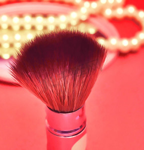 粉底化妆刷意味着美容产品和涂抹器