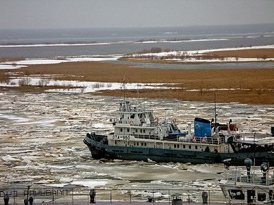 鄂毕河北部河流开始通航。