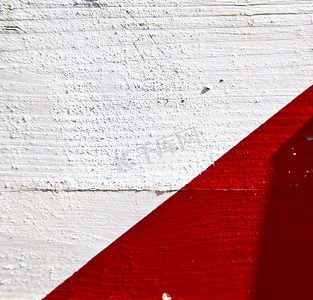 条纹白色红色摄影照片_阿西西奥抽象木意大利伦巴第和白色红色条纹