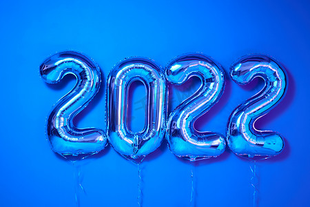 从上面的数字气球新年快乐节日单色拍摄