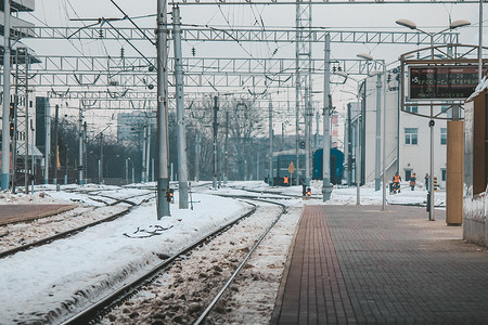 冬日，火车抵达明斯克客运站台