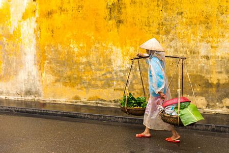 越南广南会安 — 2019年1月3日：越南会安古镇会安的越南女街头小贩