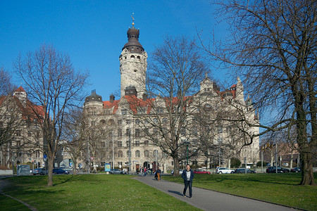 路人摄影照片_新市政厅，莱比锡，德国