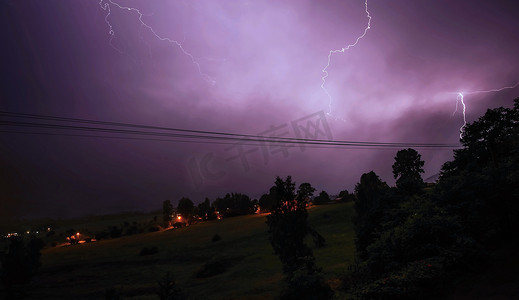 雷电天气摄影照片_夏日风暴的夜景