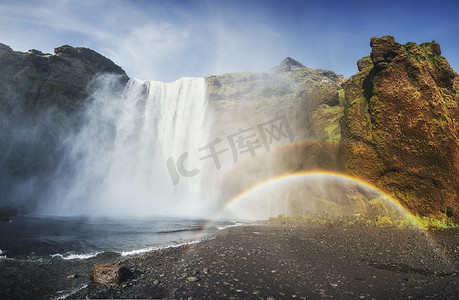 加湿摄影照片_冰岛南部大瀑布斯科加瀑布附近