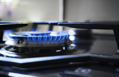 厨房炉排位于燃烧器上，以可燃天然气或合成气、丙烷、丁烷为燃料。